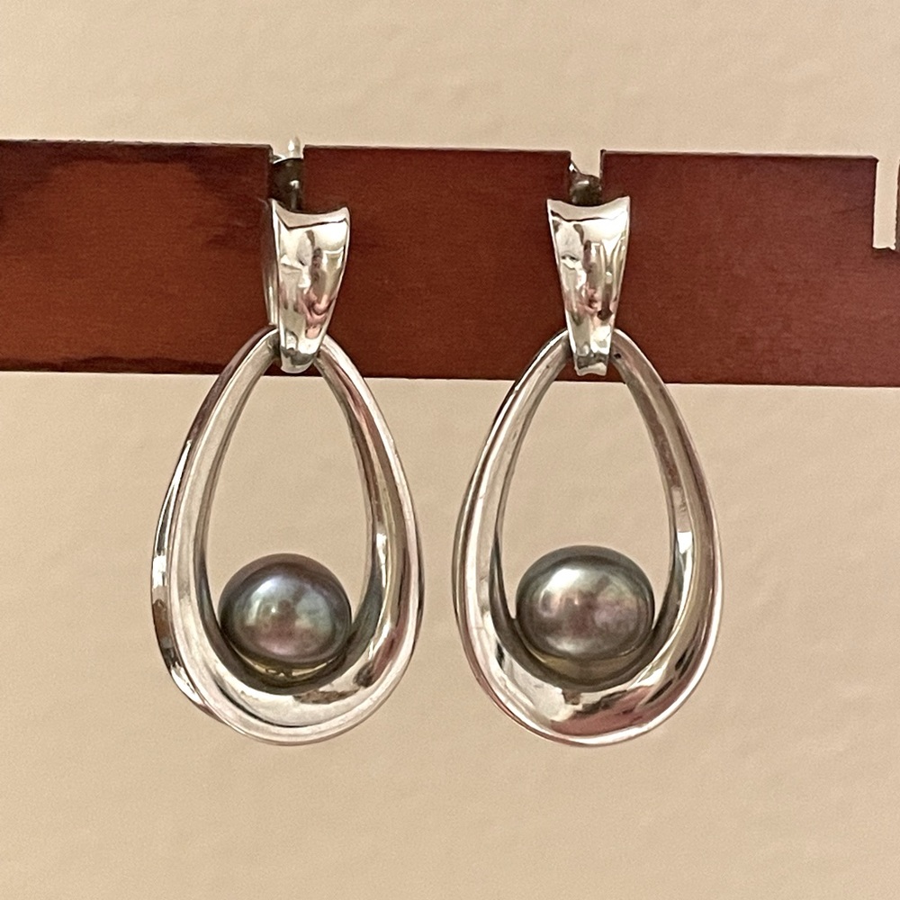 Sterling silver Pearl hoop earrings